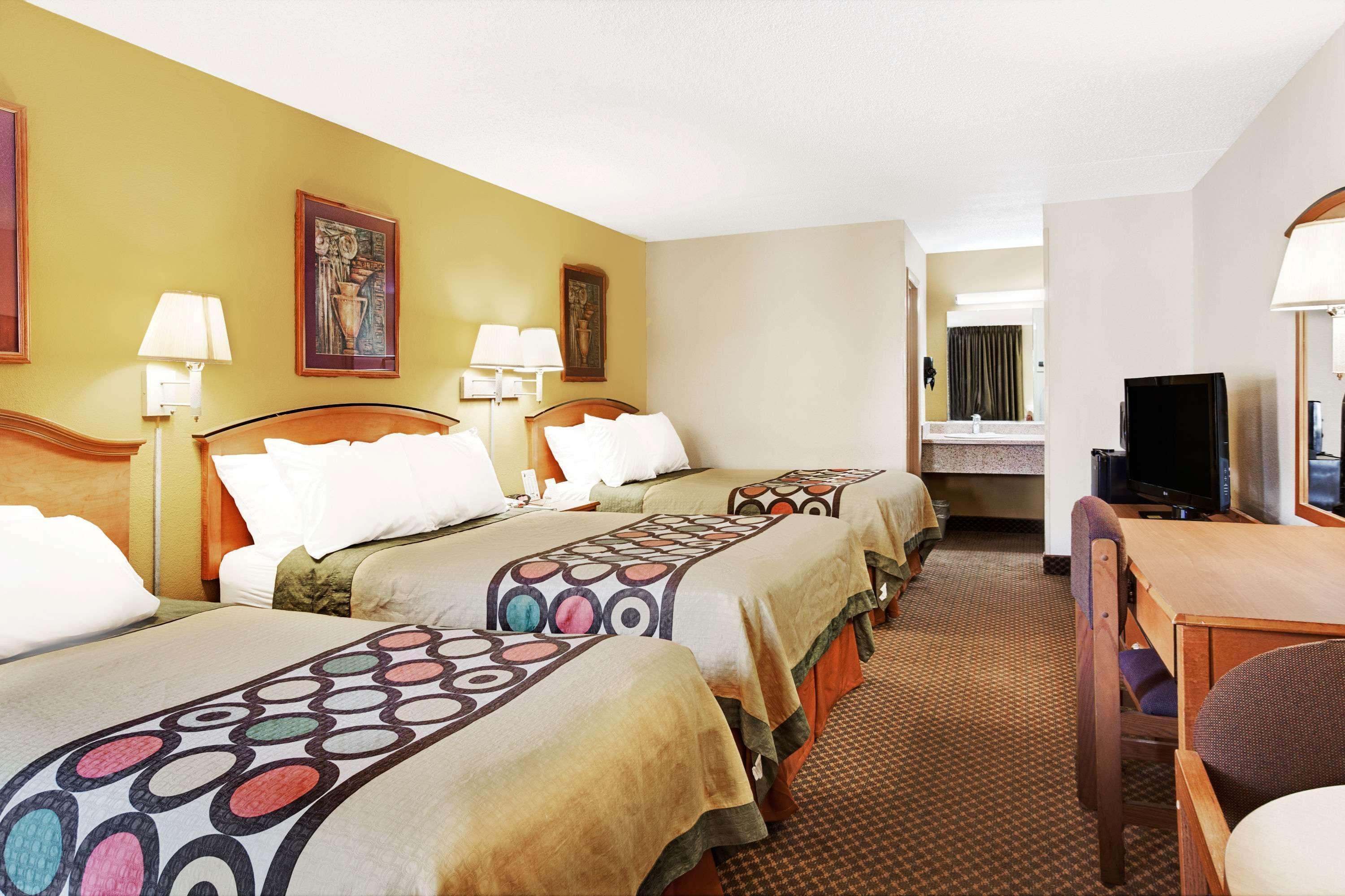 Motel Super 8 By Wyndham Downtown Area